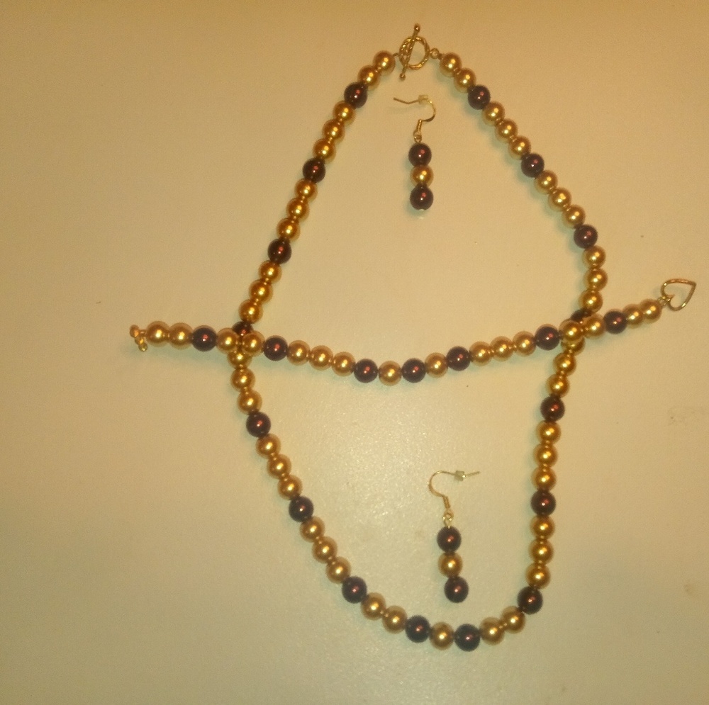 3pc Jewelry set incl necklace, bracelet & earrings